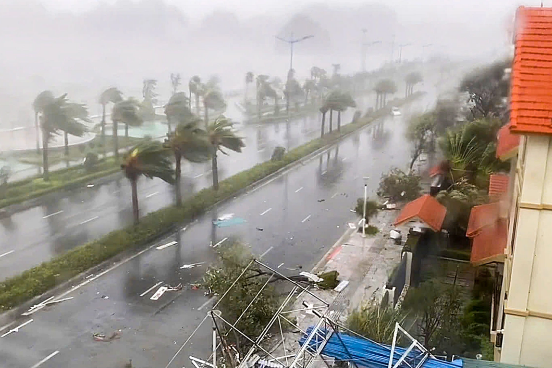 Mùa Mưa Bão: Thuốc Và Vật Dụng Y Tế Cần Có Trong Gia Đình mua bao 1